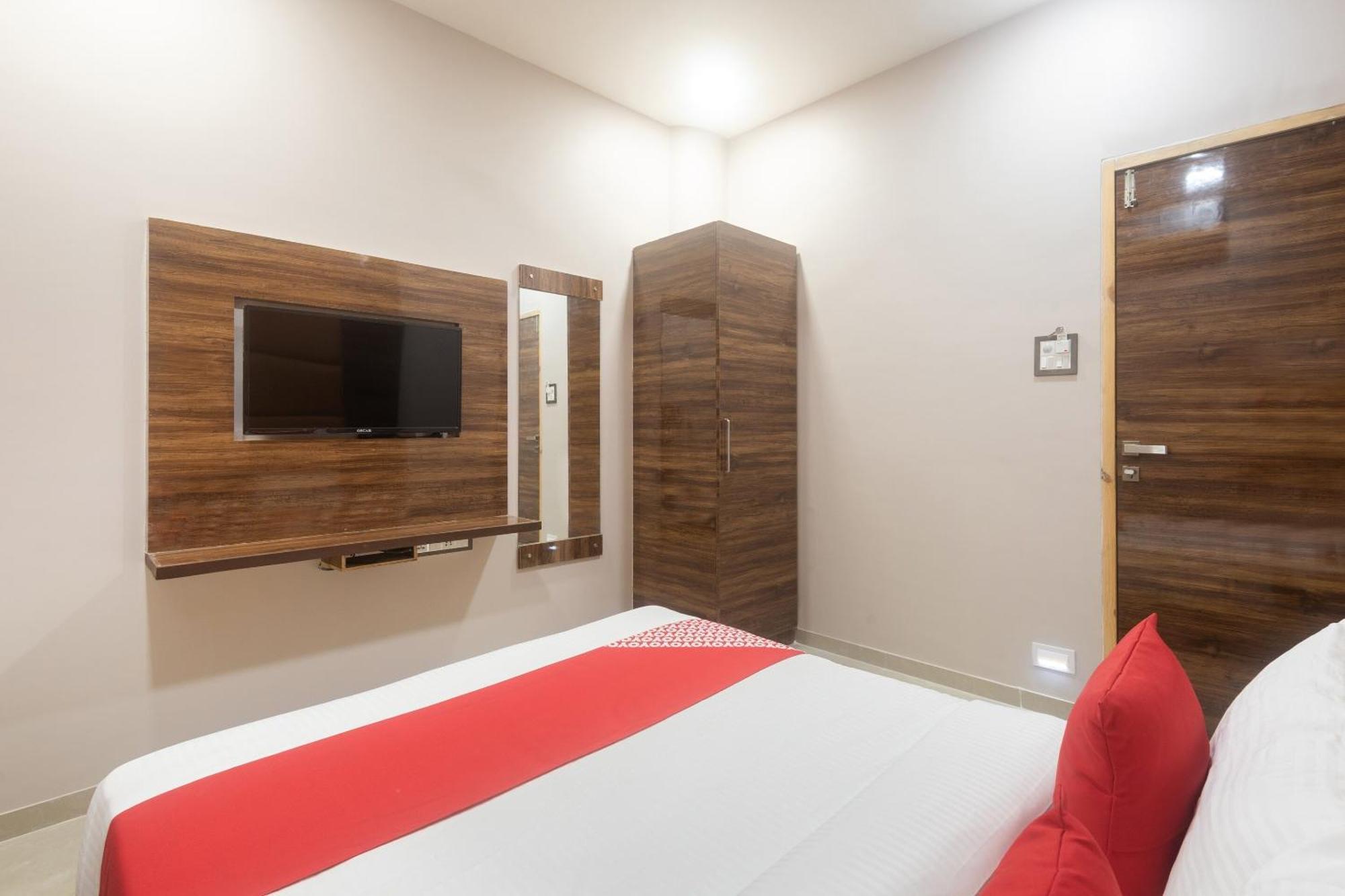 Hotel Blue Executive Near Chhatrapati Shivaji International Airport Bombay Eksteriør billede