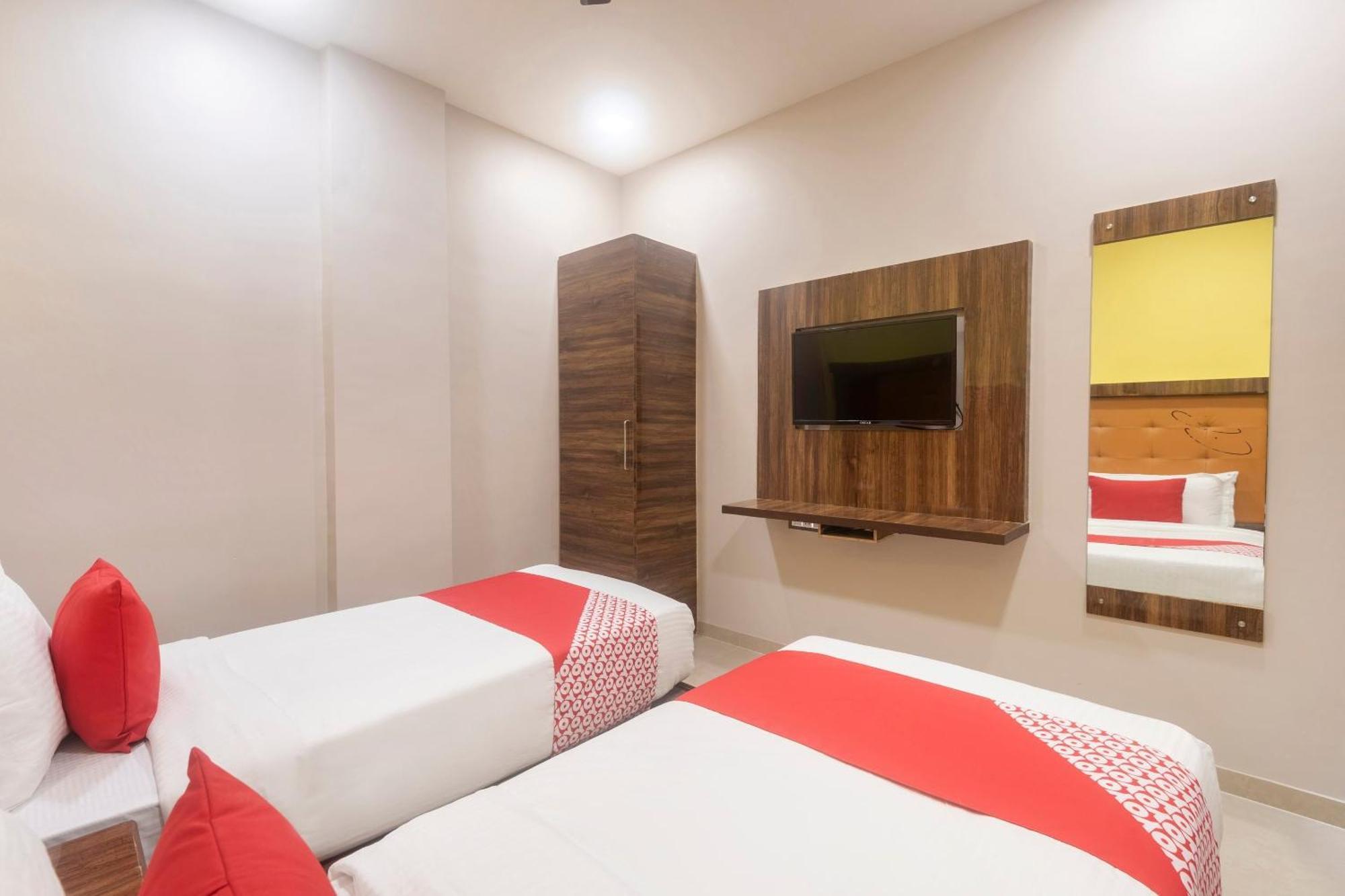 Hotel Blue Executive Near Chhatrapati Shivaji International Airport Bombay Eksteriør billede