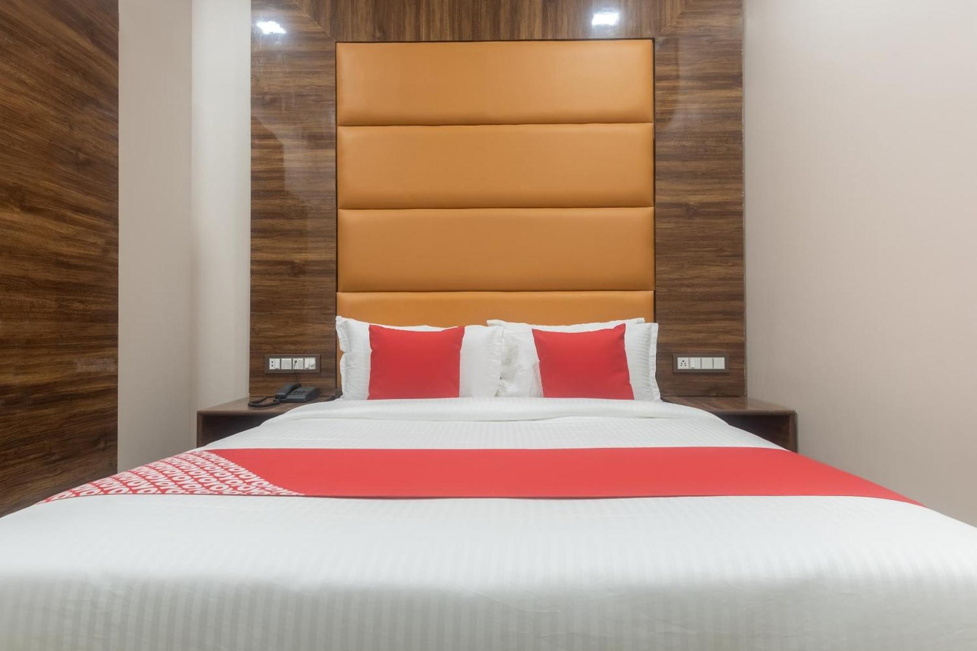 Hotel Blue Executive Near Chhatrapati Shivaji International Airport Bombay Eksteriør billede